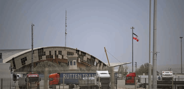 العراق يبدأ إعادة فتح منافذه مع إيران تدريجيا العراق يبدأ إعادة فتح منافذه مع إيران تدريجيا