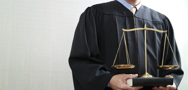 إدانة محام أميركي حاول قتل زوجته السابقة أمام والديها إدانة محام أميركي حاول قتل زوجته السابقة أمام والديها