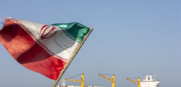 بعد محاولة سرقة طائرة مسيرة في مضيق هرمز الجيش الأميركي يدمر زورقين إيرانيين بعد محاولة سرقة طائرة مسيرة في مضيق هرمز الجيش الأميركي يدمر زورقين إيرانيين