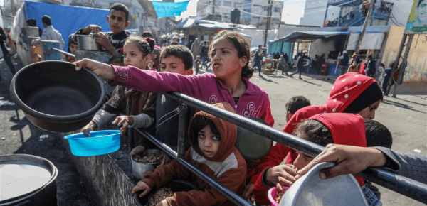 كيسا طحين مقابل طفلة ماذا يحدث في غزة