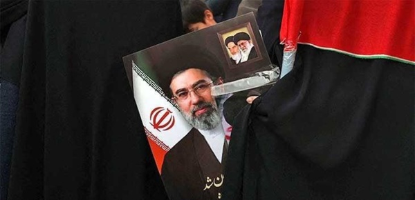 والدة زوجة مجتبى خامنئي هذا ما كشفته عن وضعه الصحي والدة زوجة مجتبى خامنئي هذا ما كشفته عن وضعه الصحي
