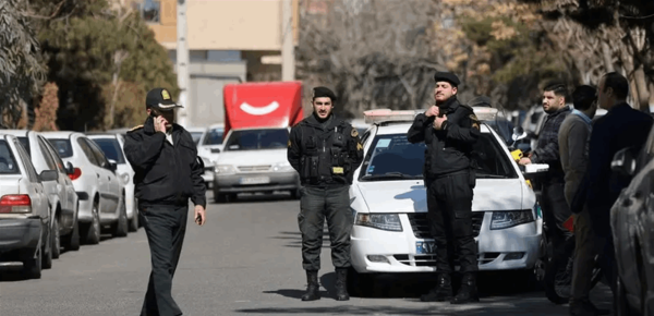 مقتل شرطيين واستهداف قوات عسكرية في ايران مقتل شرطيين واستهداف قوات عسكرية في ايران