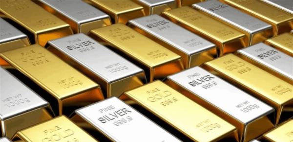 الذهب يتعافى قليلا من أدنى مستوى في شهرين