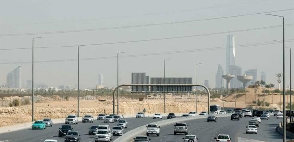 هجومان على مطار الملك خالد في الرياض ومقتل 3 سعوديين هجومان على مطار الملك خالد في الرياض ومقتل 3 سعوديين