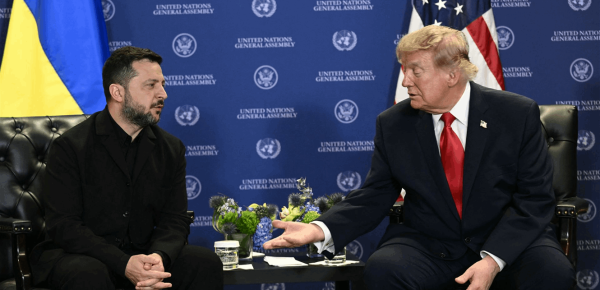 ترامب يدعو أوكرانيا إلى استبدال زيلينسكي خلاف يتصاعد بسبب اتفاق الديزل مع بوتين ترامب يدعو أوكرانيا إلى استبدال زيلينسكي خلاف يتصاعد بسبب اتفاق الديزل مع بوتين