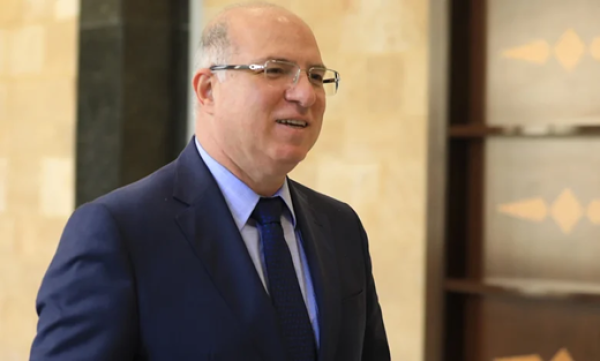 وزير العمل بحث مع نقابة أصحاب المطاعم وتجم ع العاملين في البلديات في أوضاع القطاع السياحي وزير العمل بحث مع نقابة أصحاب المطاعم وتجم ع العاملين في البلديات في أوضاع القطاع السياحي