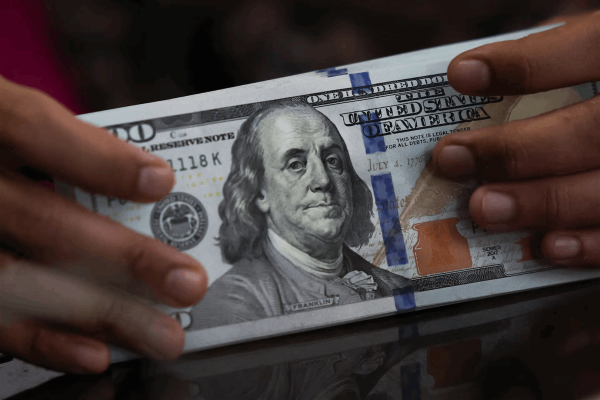مع تحول التركيز إلى بيانات التضخم الأميركية تراجع في سعر الدولار مع تحول التركيز إلى بيانات التضخم الأميركية تراجع في سعر الدولار