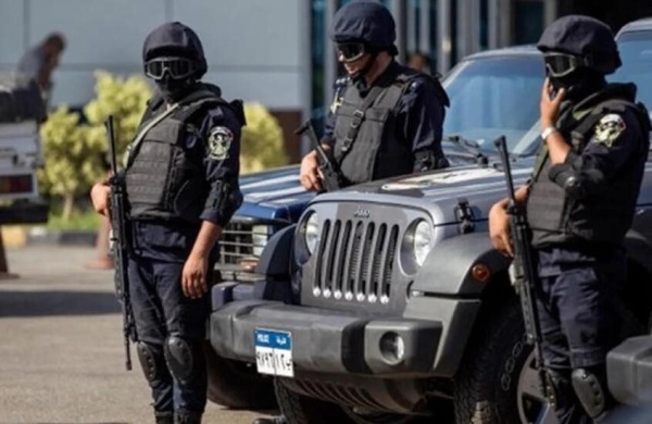 في دولة عربي ة توقيف مسؤولين مت همين بقضايا فساد في دولة عربي ة توقيف مسؤولين مت همين بقضايا فساد