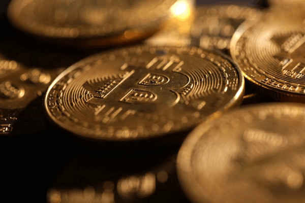 بيتكوين عالقة بين الدعم والمقاومة بيتكوين عالقة بين الدعم والمقاومة
