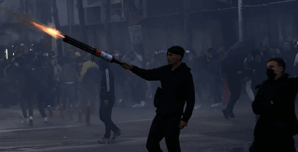 بعد إحراق مركز للشرطة رئيس وزراء ألبانيا يحذ ر المتظاهرين من تجاوز الخط الأحمر بعد إحراق مركز للشرطة رئيس وزراء ألبانيا يحذ ر المتظاهرين من تجاوز الخط الأحمر