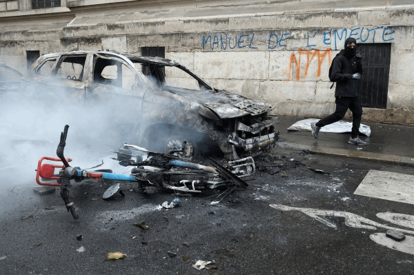فرنسا تشد د القيود قبل السبت حظر تجو ل وطعون أمام القضاء فرنسا تشد د القيود قبل السبت حظر تجو ل وطعون أمام القضاء