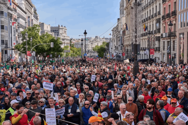 25 ألف متظاهر في مدريد دفاعا عن المعاشات التقاعدية 25 ألف متظاهر في مدريد دفاعا عن المعاشات التقاعدية