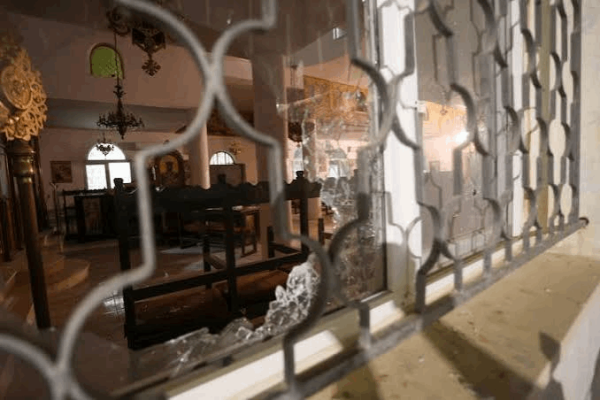 9 قتلى في هجوم كنيسة الكرك الملك يأمر بالضرب بيد من حديد وتقييم أمني شامل 9 قتلى في هجوم كنيسة الكرك الملك يأمر بالضرب بيد من حديد وتقييم أمني شامل