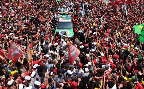 البرازيل تحسم خيارها الأحد اليسار في مواجهة اليمين البرازيل تحسم خيارها الأحد اليسار في مواجهة اليمين