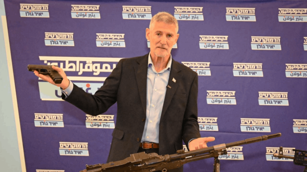 قبل يومين من الانتخابات الإسرائيلية الشاباك يتولى حماية يائير غولان وعوفر فينتر قبل يومين من الانتخابات الإسرائيلية الشاباك يتولى حماية يائير غولان وعوفر فينتر