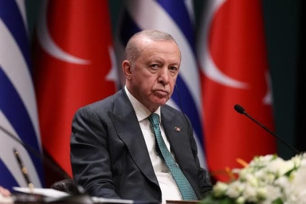 أردوغان يطيح بمستشاره صحيفة تركية تكشف أردوغان يطيح بمستشاره صحيفة تركية تكشف