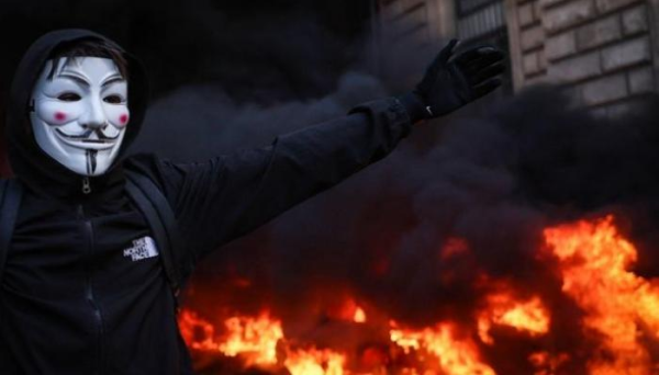 محذرة من تجمعات عنيفة فرنسا تستنفر 70 ألف عنصر أمني للهالوين محذرة من تجمعات عنيفة فرنسا تستنفر 70 ألف عنصر أمني للهالوين