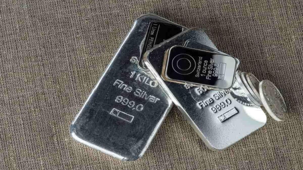 سعر الفضة يهوي إلى ما دون 50 دولارا ما الذي يحدث في أسواق المعادن الثمينة سعر الفضة يهوي إلى ما دون 50 دولارا ما الذي يحدث في أسواق المعادن الثمينة