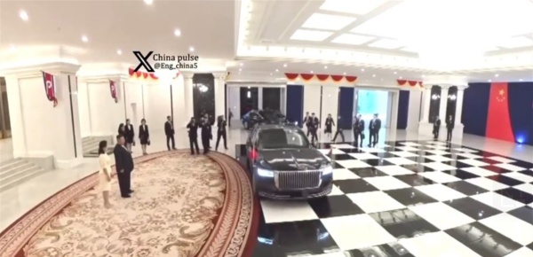 في بيونغ يانغ سيارة الرئيس الصيني تكسر البروتوكول فيديو في بيونغ يانغ سيارة الرئيس الصيني تكسر البروتوكول فيديو