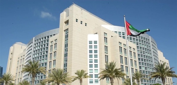 الخارجية الإماراتية مزاعم نقل أو تحويل أي مبالغ مالية إلى إيران غير صحيحة الخارجية الإماراتية مزاعم نقل أو تحويل أي مبالغ مالية إلى إيران غير صحيحة