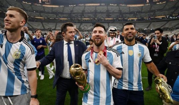 ميسي ي علن اعتزاله اللعب الدولي مع المنتخب الأرجنتيني ميسي ي علن اعتزاله اللعب الدولي مع المنتخب الأرجنتيني