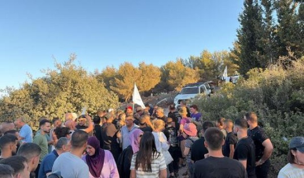 بعد حراك شعبي إزالة البؤرة الاستيطانية من أرض الروس في مجد الكروم بعد حراك شعبي إزالة البؤرة الاستيطانية من أرض الروس في مجد الكروم