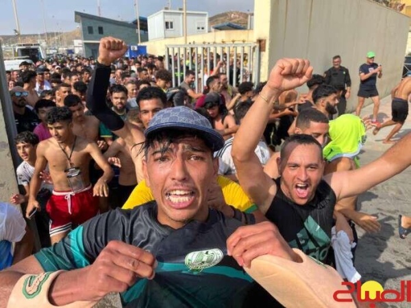 هجوم جماعي على باب سبتة يعيد إلى الأذهان أحداث ماي 2021 هجوم جماعي على باب سبتة يعيد إلى الأذهان أحداث ماي 2021