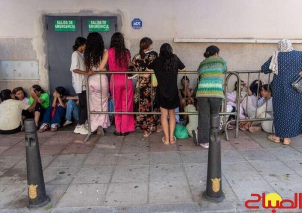 إسبانيا تستعد لنقل 500 قاصرة مهاجرة من سبتة إلى شبه الجزيرة الإيبيرية إسبانيا تستعد لنقل 500 قاصرة مهاجرة من سبتة إلى شبه الجزيرة الإيبيرية