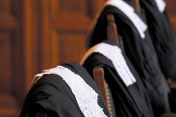 هيئة المحامين بالدار البيضاء تعلن تعليق الخدمات المهنية احتجاجا على تعديلات مشروع قانون تنظيم المهنة هيئة المحامين بالدار البيضاء تعلن تعليق الخدمات المهنية احتجاجا على تعديلات مشروع قانون تنظيم المهنة