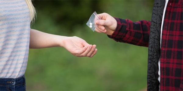 عاجل نحو تعديل قانون المخد رات وهذه التفاصيل عاجل نحو تعديل قانون المخد رات وهذه التفاصيل