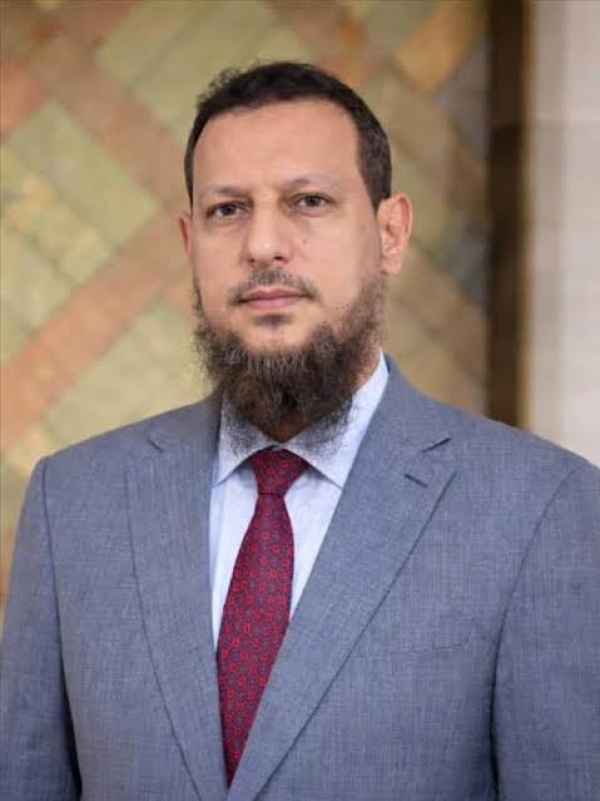 عبدالرحمن أنيس الوقت لا يزال مبكر ا للحكم على أداء محافظ العاصمة عدن
