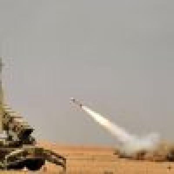 الجيش الأردني يعلن اعتراض وإسقاط 4 صواريخ إيرانية والبحرين تطلق صفارات الإنذار من هجمات معادية الجيش الأردني يعلن اعتراض وإسقاط 4 صواريخ إيرانية والبحرين تطلق صفارات الإنذار من هجمات معادية