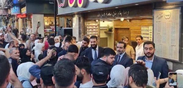 جولة للرئيس السوري أحمد الشرع في شوارع دمشق جولة للرئيس السوري أحمد الشرع في شوارع دمشق