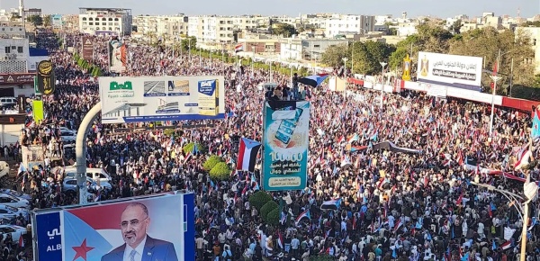 توتر في عدن بعد اقتحام ساحة العروض للمرة الثانية خلال ساعات