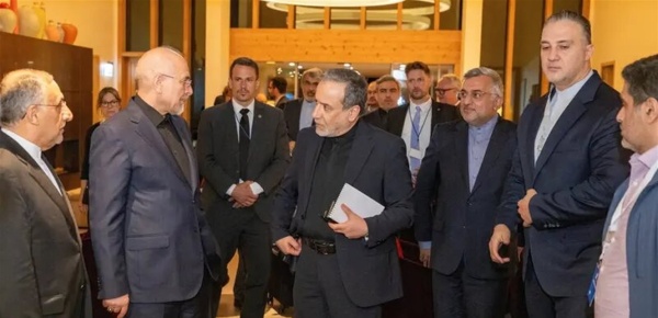 ارباك في صفوف مفاوضي طهران اليكم ما يجري ارباك في صفوف مفاوضي طهران اليكم ما يجري