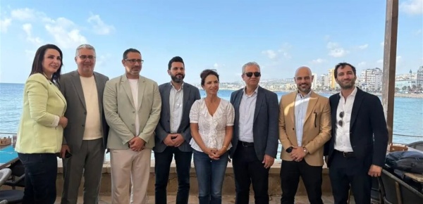 لحود الحكومة تعمل على فرض سيادة الدولة وحماية لبنان من الصراعات لحود الحكومة تعمل على فرض سيادة الدولة وحماية لبنان من الصراعات