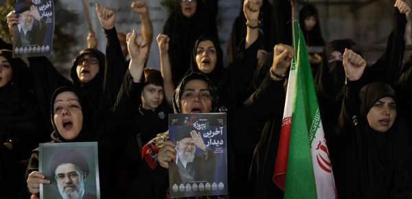 برسالة ساخرة هكذا عل ق ت إسرائيل على مراسم تشييع خامنئي