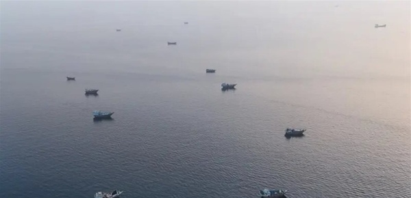 بعد تجاهل التحذيرات استهداف ناقلة غاز في مضيق هرمز بعد تجاهل التحذيرات استهداف ناقلة غاز في مضيق هرمز