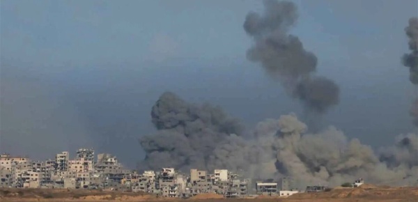 6 قتلى في غارات إسرائيلية استهدفت مناطق متفرقة في قطاع غزة 6 قتلى في غارات إسرائيلية استهدفت مناطق متفرقة في قطاع غزة