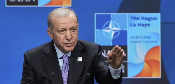 اردوغان قد م هدايا غير اعتيادية وم ثيرة للجدل لقادة الناتو اردوغان قد م هدايا غير اعتيادية وم ثيرة للجدل لقادة الناتو