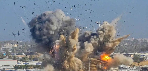 مقتل قيادي في القسام بغارة إسرائيلية على غزة وارتفاع حصيلة الضحايا إلى 13 مقتل قيادي في القسام بغارة إسرائيلية على غزة وارتفاع حصيلة الضحايا إلى 13