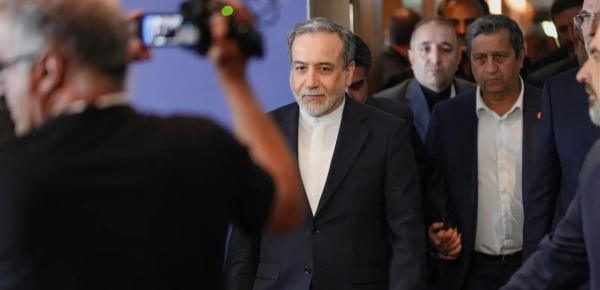 إيران تنفي مغادرة وفد التفاوض البلاد وتتهم التقارير المتداولة بالتضليل إيران تنفي مغادرة وفد التفاوض البلاد وتتهم التقارير المتداولة بالتضليل