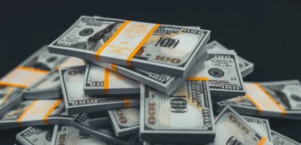 مع تصاعد الصراع بين أميركا وإيران ارتفاع في شعر الدولار مع تصاعد الصراع بين أميركا وإيران ارتفاع في شعر الدولار