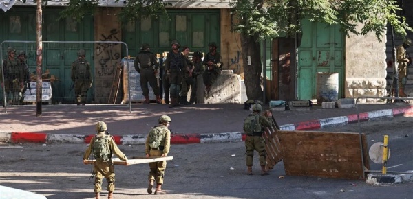 في الضفة الغربية إسرائيل تعتقل 66 فلسطينيا في الضفة الغربية إسرائيل تعتقل 66 فلسطينيا