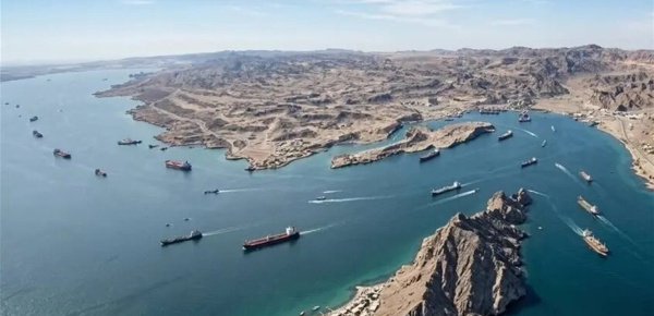 اصطدمت بلغم بحري إنفجار ناقلة نفط في مضيق هرمز اصطدمت بلغم بحري إنفجار ناقلة نفط في مضيق هرمز