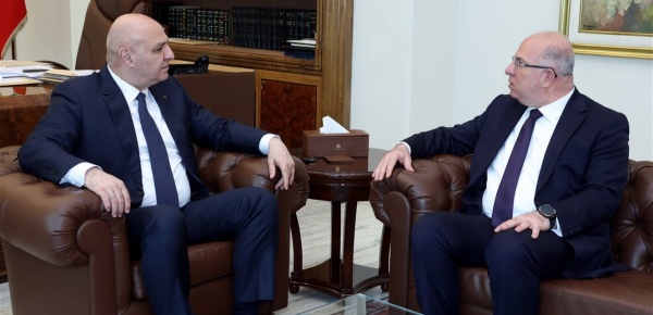 وزير العمل في بعبدا تنظيم العمالة الأجنبية على طاولة البحث