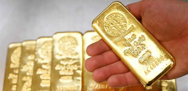بعد تثبيت الفائدة الأميركية الذهب يعوض خسائره ويقفز بأكثر من 1 بعد تثبيت الفائدة الأميركية الذهب يعوض خسائره ويقفز بأكثر من 1