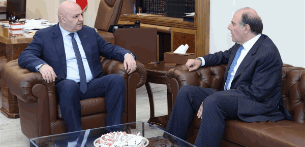 الرئيس عون بحث مع حاكم مصرف لبنان الاستقرار النقدي والإصلاحات المصرفية