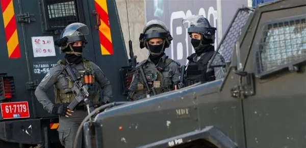 في الضفة الغربية اقتحامات واعتقال عدد من الفلسطينيين في الضفة الغربية اقتحامات واعتقال عدد من الفلسطينيين