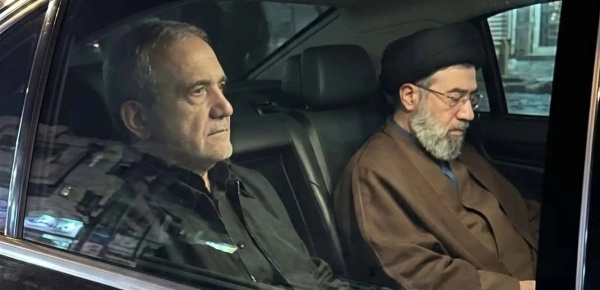 الرئيس الإيراني عن مجتبى خامنئي التواصل معه صعب جد ا الرئيس الإيراني عن مجتبى خامنئي التواصل معه صعب جد ا